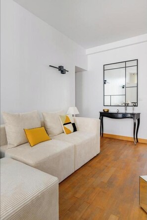 Smart TV, lettore DVD, impianto stereo