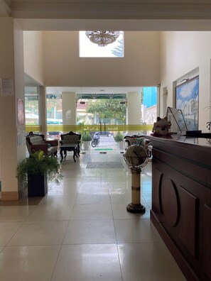 32-Zoll-Fernseher mit Satellitenempfang