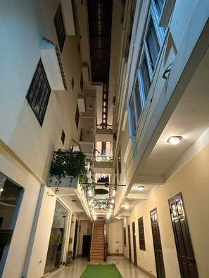 Deluxe Twin kamer | Hypoallergeen beddengoed, een minibar, een kluis op de kamer