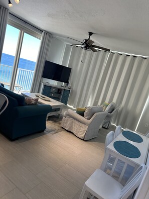 Smart TV - Best Ocean Front corner unit with wrap around balcony view of the beach and pool (Panama City Beach)