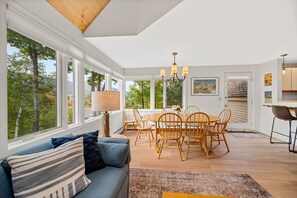 Apartment, 2 Schlafzimmer | Wohnbereich