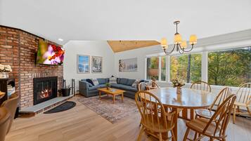 Condo, 2 Bedrooms | Interior