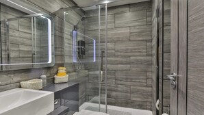 A modern bathroom with a glass-enclosed shower, a large mirror, and a bathtub. - The Apartment, Luxury for up to 4 Guests (Scarborough)