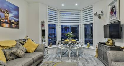 The Apartment, Luxury for up to 4 Guests