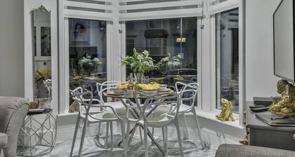 The Apartment, Luxury for up to 4 Guests