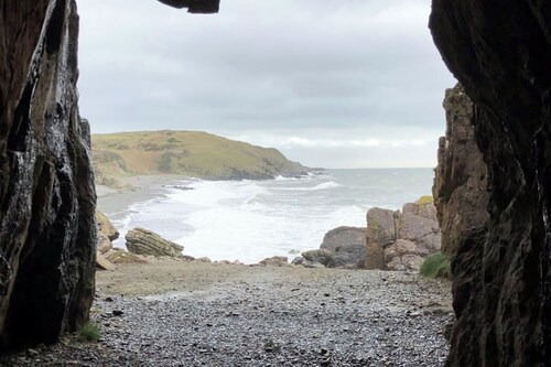 Caravan - Sleeps 4 - Pet Friendly - Parking