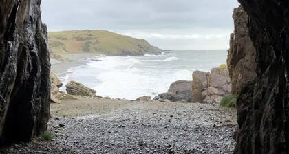 Caravan - Sleeps 4 - Pet Friendly - Parking