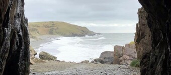 Caravan - Sleeps 4 - Pet Friendly - Parking