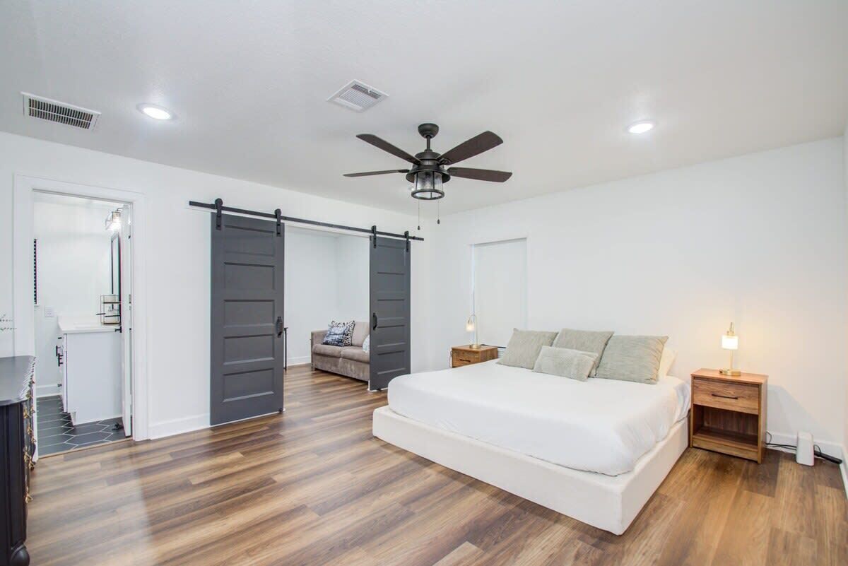 3 bedrooms, iron/ironing board, WiFi, bed sheets