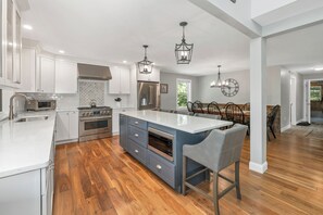 Microwave, oven, dishwasher, coffee/tea maker