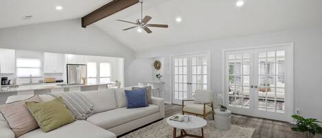 Una televisión, una oficina