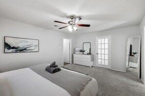 4 室のベッドルーム、アイロン / アイロン台、WiFi、ベッドシーツ