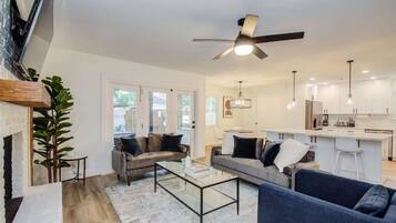 Flat-screen TV, fireplace, Netflix, streaming services