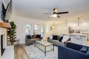 Flat-screen TV, fireplace, Netflix, streaming services