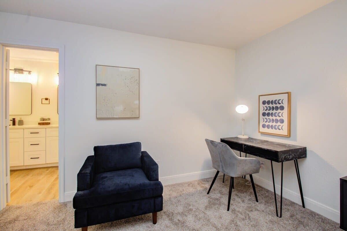 Stunning Modern Dream Home W Pool, Grill, Foosball - Sugar Land, TX