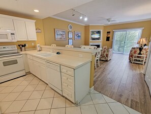 Micro-ondes, cafetière/bouilloire