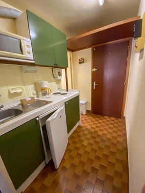 Fridge, microwave - 3rd floor, balcony, parking, tv, 30m², Les Arcs (Bourg-Saint-Maurice)