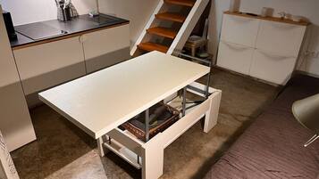TV, table tennis, stereo