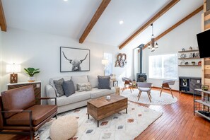 Smart TV, fireplace, DVD player