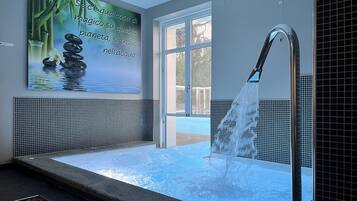 Couples treatment room(s), sauna, hot tub, steam room, body treatments