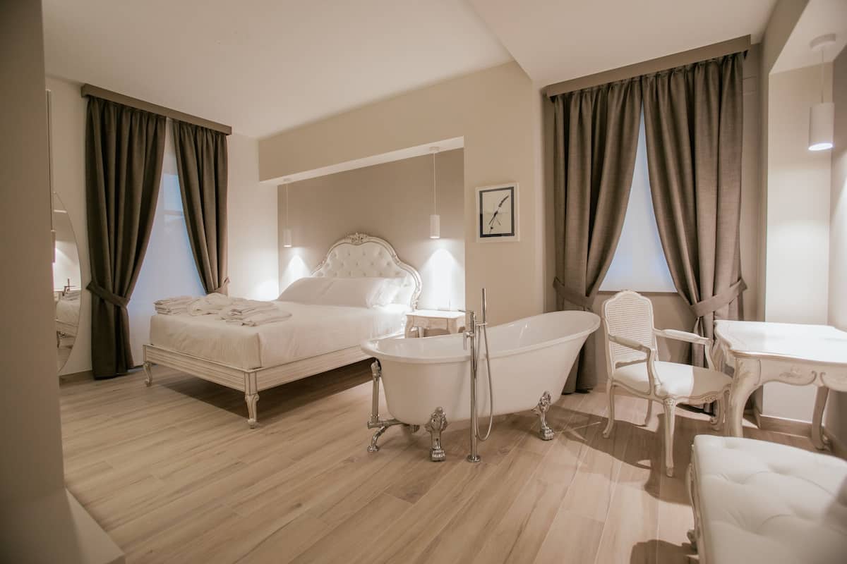 Studio suite, 1 kingsize bed, bad, uitzicht op heuvels | Luxe beddengoed, donzen dekbedden, bedden met traagschuimmatras