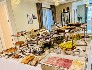 Free daily continental breakfast  - Villa Nonna Cicci Boutique Hotel - Spa  (Cisterna d'Asti)