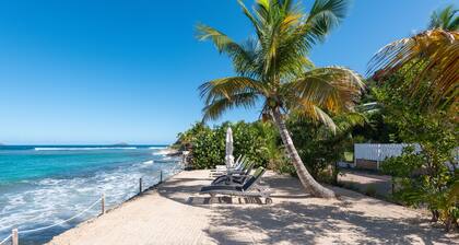 Beach 2 minutes' walk, private deck, tranquility