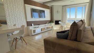 Apartamento | Área de estar | TV 45 polegadas com canais digitais, Netflix, serviços de streaming