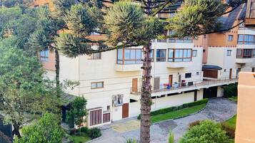 Exclusive Apartment, 1 Bedroom, Mountain View | Property grounds