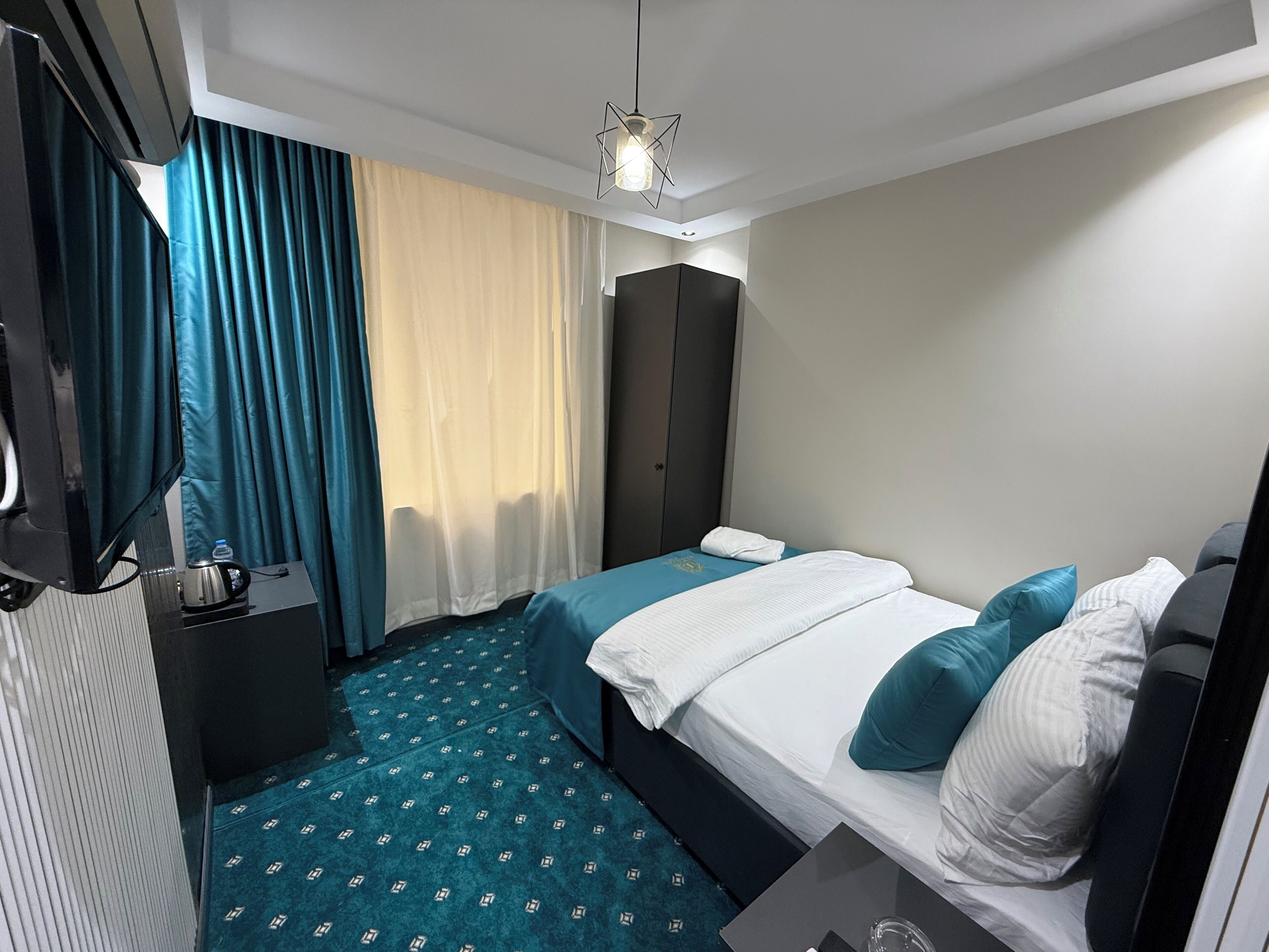 Cubrecamas, colchones Tempur-Pedic y artículos del minibar gratis 