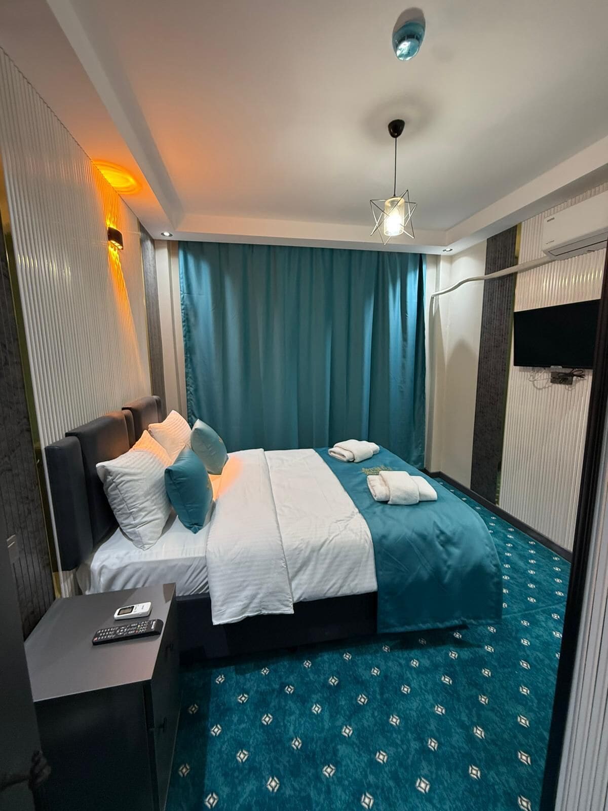 Cubrecamas, colchones Tempur-Pedic y artículos del minibar gratis 