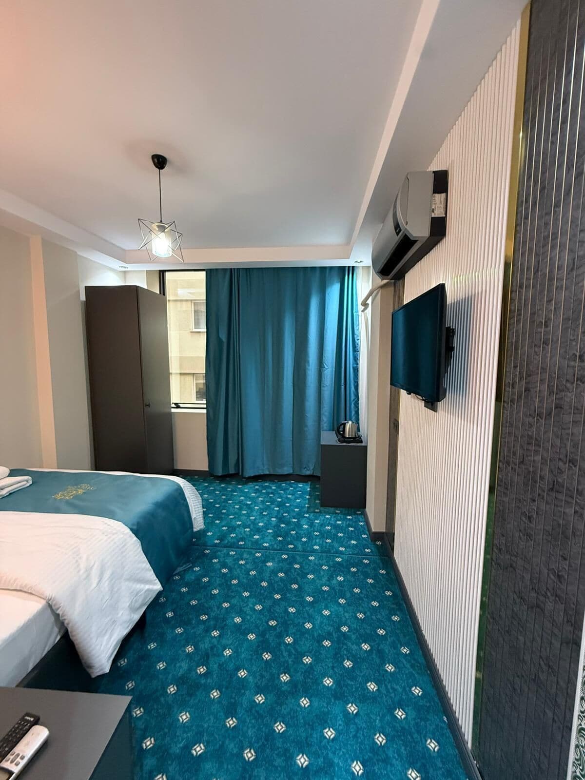 Habitación doble clásica | Edredón, camas Tempur-Pedic y artículos del minibar gratis 