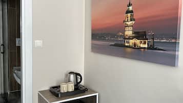 Deluxe Double Room, Smoking | Memory-foam beds, free minibar items