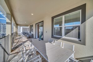Terrace/patio - Your Family Will Love the 1st Class Amenities at Your Private Mansion on Champions Gate Resort, Orlando Mansion 6271 (Davenport)