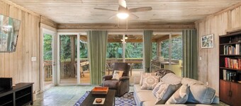 Sun, Shells and Seaspray w/ Lanai