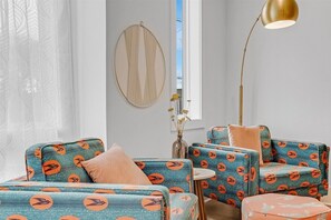 Smart TV, fireplace, offices - Townhome w/ rooftop deck mins to Broadway (Nashville)