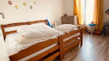 2 chambres, fer et planche à repasser, lit parapluie, Wi-Fi gratuit