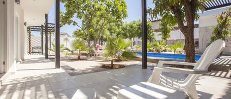 Outdoor pool, a heated pool