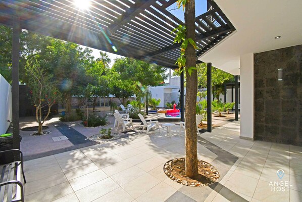 Terrace/patio - Prime Location, Pool Access, BBQ, Walk to Malecon (La Paz)