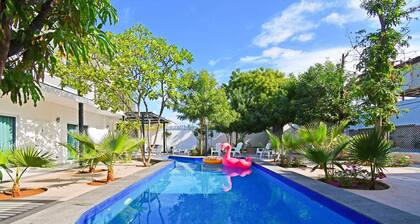 Prime Location, Pool Access, BBQ, Walk to Malecon