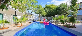 Prime Location, Pool Access, BBQ, Walk to Malecon