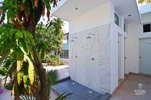 Property grounds - Prime Location, Pool Access, BBQ, Walk to Malecon (La Paz)