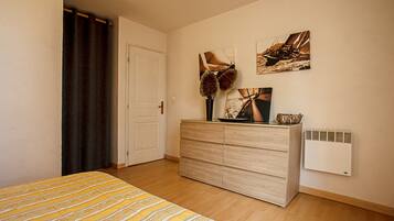 4 dormitorios, tabla de planchar con plancha, wifi gratis y ropa de cama