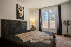 4 habitaciones, tabla de planchar con plancha y wifi gratis 