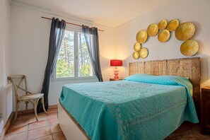 4 chambres, fer et planche à repasser, accès au Wi-Fi (inclus)