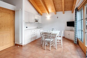 Dining - Apartment 'Baita Valandrea 3' with Mountain View, Shared Garden and Wi-Fi (Livigno)