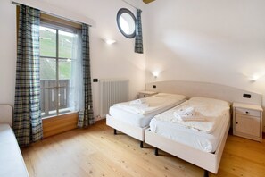 2 bedrooms, free WiFi, bed sheets - Apartment 'Baita Valandrea 3' with Mountain View, Shared Garden and Wi-Fi (Livigno)