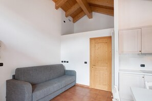 TV - Apartment 'Baita Valandrea 3' with Mountain View, Shared Garden and Wi-Fi (Livigno)