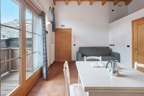 Interior - Apartment 'Baita Valandrea 3' with Mountain View, Shared Garden and Wi-Fi (Livigno)