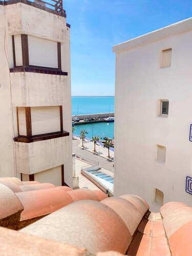 Appartement "Constance" avec vue sur la mer, Wi-Fi et climatisation.